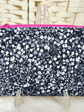 Handmade Quilted Zipper Pouch 100% Cotton Fully Lined Cosmetic Travel Bag